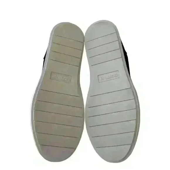 CUSHIONAIRE Women's Hart Hidden Wedge Sneaker Size 7M - Picture 9 of 9